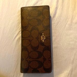 This is my Coach wallet,I used this for 3 months.This is well maintained & clean